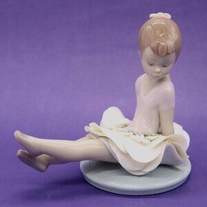 Lladro Rosey Posey #6690 Ballerina Girl w/ Flower Petal Skirt Porcelain Figurine